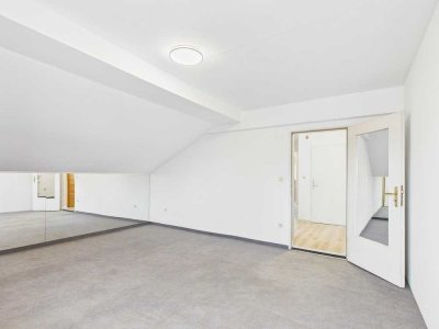 Sofort beziehbare 2-Zimmer Dachgeschoss Wohnung