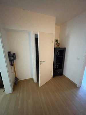 Helle 2,5-Zimmer Wohnung mit Balkon im 2. OG in Altstadt-Süd
