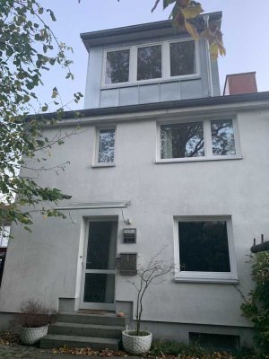 Geschmackvolles Reihenendhaus mit viereinhalb Zimmern in Hamburg