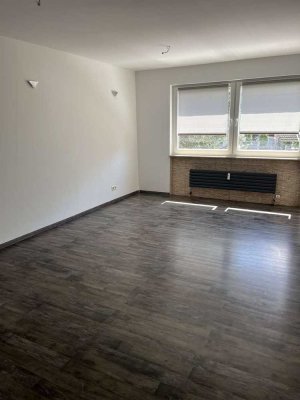 Gut geschnittene Etagen-Wohnung mit Balkon in ruhiger Lage