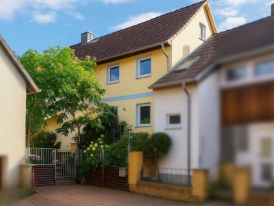 Gemütliches Einfamilienhaus mit Kamin, Wohlfühlbad und Ausbaureserve im DG
