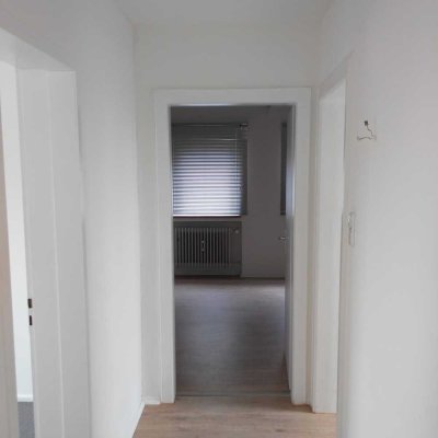 Gepflegte Dachgeschosswohnung mit vier Zimmern und Einbauküche in Fuldatal Ihringshausen