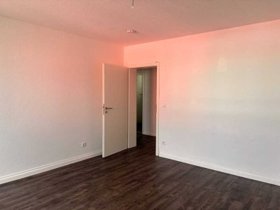 Helle 2-Zimmer-Wohnung mit großer Wohnküche und Loggia