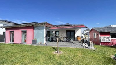 Leben auf einer Ebene – Stilvolles Einfamilienhaus mit Gartenidylle in Laupheim-Bihlafingen