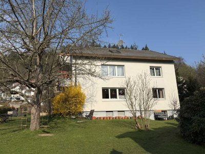 Attraktives Mehrfamilienhaus mit 4 Wohnungen auf großem Grundstück in ruhiger Lage