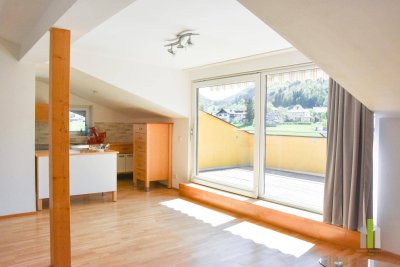 Sonnige 4 Zi-Dachgeschosswohnung mit Terrasse und Balkon!
