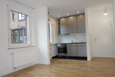 Neuwertige 2-Raum-EG-Wohnung mit Einbauküche in Krefeld-Bockum