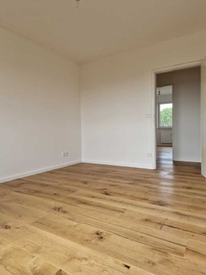 Ab sofort frei: Helle 5 Zi.-Wohnung mit Weitblick, 94 qm, SW-Balkon *TOP*