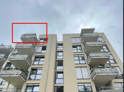 Penthouse-leer-2-Zimmer-Wohnung mit 1-Tiefgarage und Einbauküche sofort einzuziehen