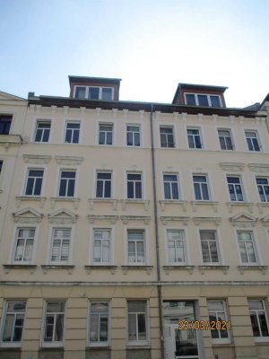 schöne Wohnung mit Laminatboden