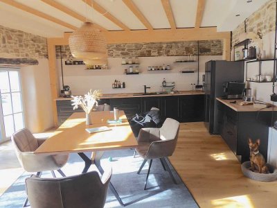 Sonniges, saniertes Anwesen mit 5 Zimmern und Garten