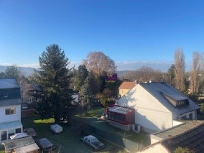 Spitzenpreis-Traumhafte DG-Wohnung, Zentrumsnähe, mit Freiflächen, Dachgarten und KFZ Stellplatz.