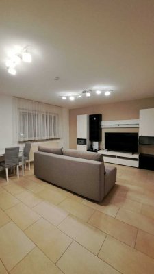 Möblierte helle 3-Zimmer-Wohnung mit Balkon, EBK und Garage nahe U-Bahn