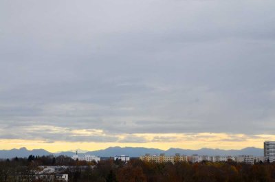 Ab Mai: Penthouse-Apartment über Bogenhausen-Cosimastraße mit Alpenblick,  teilmöbliert