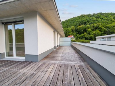 ERSTBEZUG: Moderne 2-Zimmer-Wohnung mit Eckterrasse