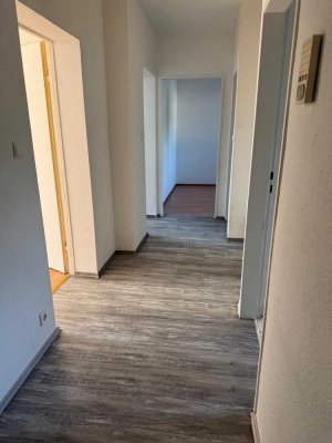 Frisch renovierte 3-Zimmer-Wohnung mit Balkon und opt. Stellplatz in Offenbach – sofort verfügbar