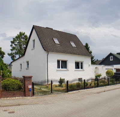 Preiswertes, gepflegtes 3-Zimmer-Einfamilienhaus mit EBK in Schönefeld