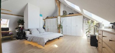 Charmante 2-Raum-Maisonette-Wohnung mit Balkon und EBK in Nürnberg