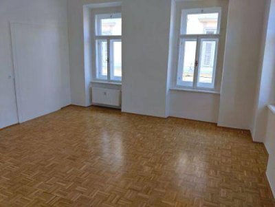 Jakominiplatz: Sonniger 2 ZIMMER-Altbau + möblierte Einbauküche + Vorraum + Bad mit Dusche und WC!