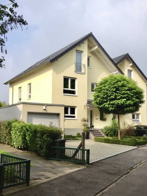 Geräumige und hervorragend ausgestattete Doppelhaushälfte in Ückesdorf