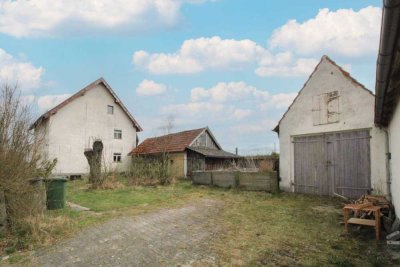 Jetzt zugreifen: Sanierungsbedürftiges Haus mit 2 Wohneinheiten bietet viel Potential auf dem Land