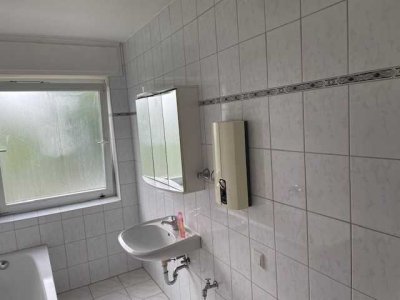 Schön geschnittene, helle  Wohnung mit Balkon / Küchenübernahme  möglich