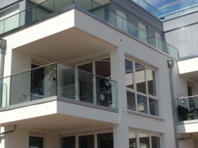 Modernes Wohnen am Wasser:  Großzügige 2-Zimmer-Wohnung mit Spreeblick