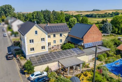 Kernsaniertes Wohnhaus mit Stallungen und Büro – Ideal für Familie, Gewerbe & Tierhaltung