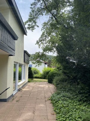 Großzügiges Domizil in Top-Lage von Neckargemünd: 1- bis 2-Familienhaus mit Garten und Garage