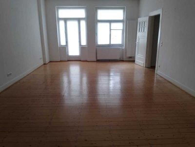Altbau Juwel - Innenstadt - 4 Zimmer - kl. Balkon  - 162 qm - provisionsfrei!
