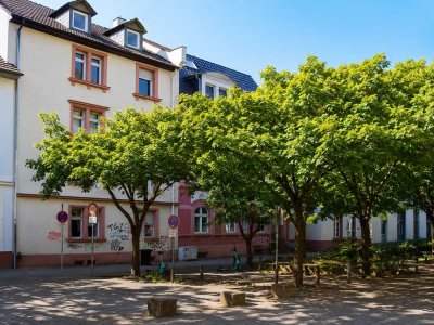 Charmante, renovierte 2 Zimmer-Altbauwohnung mit Wohnküche