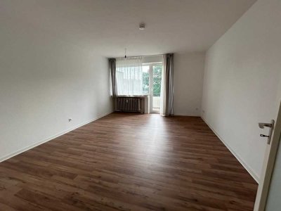 Renovierte 1-Zimmer-Wohnung mit Balkon in Krefeld - Cracau zu vermieten