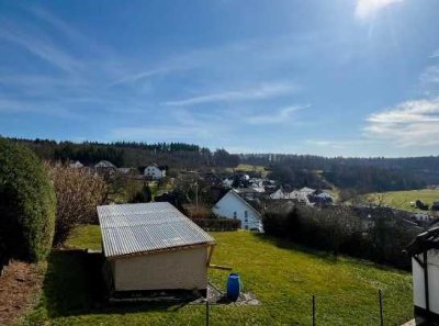 Modernisiertes Einfamilienhaus bis  Zweifamilienhaus  mit  großem Grundstück und Doppelgarage