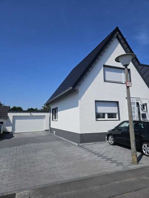 Schönes Einfamilienhaus mit Garage und Garten in ruhiger Lage