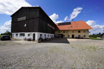 Grandioses Bauernhaus mit  32,7 ha Wiesen und Wald  und 4 Wohnungen mit 405 m ² Wfl.