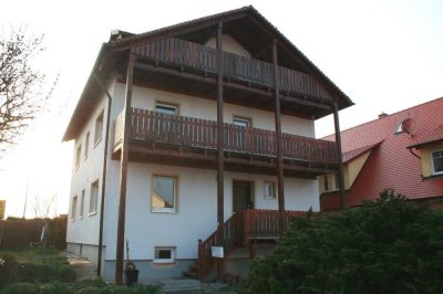 Sehr gepflegte 3-Zi.-Whg. im 1.OG mit Balkon, EBK, Stellplatz im Ortszentrum