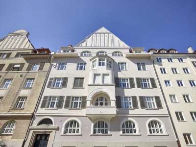 5-ZIMMER-LUXUS-PENTHOUSE MIT DACHBALKON IN DENKMALGESCHÜTZTEM ALTBAU