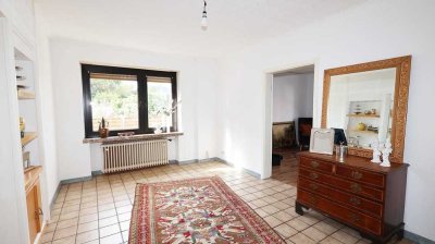 VIERSEN-Düpp: Freistehendes Ein- bis Zweifamilienhaus mit Garten und Garagen