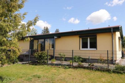 WOHNHAUS MIT VIELEN OPTIONEN IM BUNGALOWSTIL AUF DER INSEL USEDOM IN NÄHE DER STADT WOLGAST.