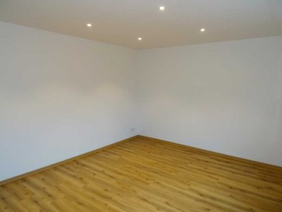 Erstbezug nach Sanierung 3-ZKB DG-Wohnung in ruhiger Innenstadtlage