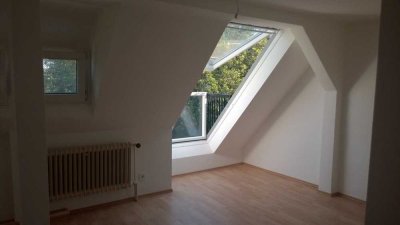 F-Heddernheim: Gemütliche 2 Zimmer-Wohnung mit Blick auf Grünanlage