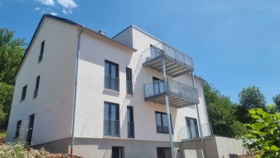Moderne Wohnung im 1. OG mit großem Balkon und tollem Ausblick