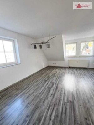 Moderne 1-Raum-Wohnung mit Einbauküche und PKW-Stellplatz im Zentrum von Schlettau!