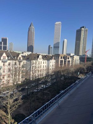 Neu im Alt, Neubauwohnung mit Balkon im DG eines gepflegten Altbaus