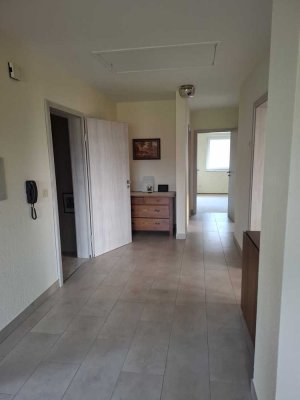 Freundliche 3,5-Zimmer-Wohnung mit gehobener Innenausstattung mit Balkon in Stadtoldendorf