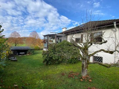 Großzügiges EFH mit ELW & 2 Garagen auf großem Grundstück