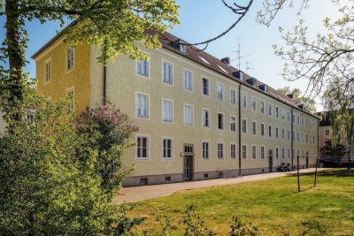 Zimmer 14,26 m² innerhalb einer 3er-WG // 2.OG, rechts