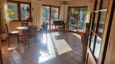 TOP ! WUNDERSCHÖNER BUNGALOW AUF TRAUMHAFTEM GRUNDSTÜCK ! RUHE PUR !