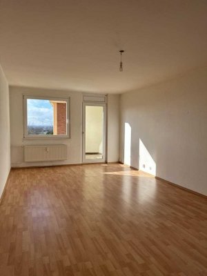 Endlich zu Hause – Teilsanierte 2,5 Zimmer mit Balkon