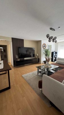 Schöne und neuwertige 2-Zimmer-Wohnung mit Balkon und Einbauküche in Ludwigshafen am Rhein